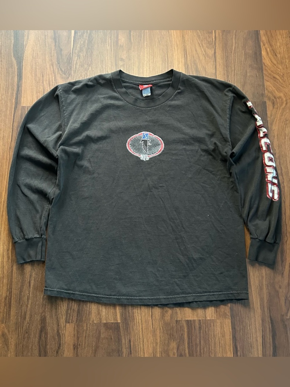 Vintage late 90s Falcons NFL black long sleeve shirt with sleeve hit.